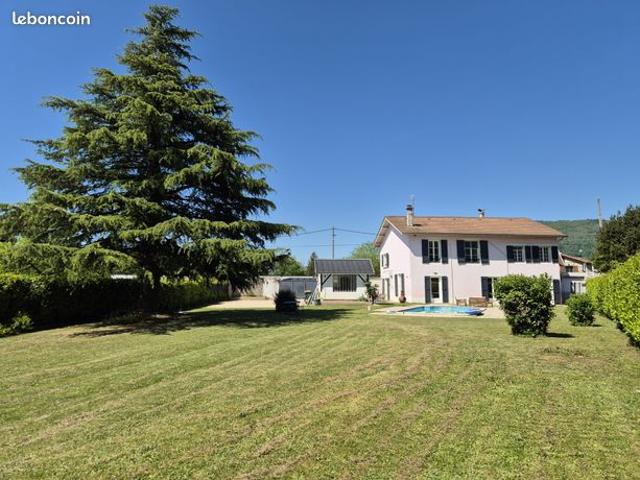 Maison 7 pièces 263 m²