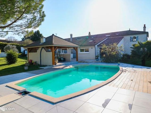 Maison 7 pièces 263 m²