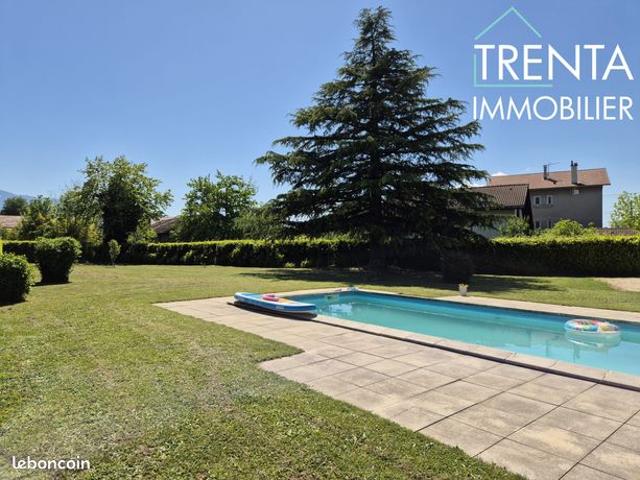 Maison 7 pièces 263 m²