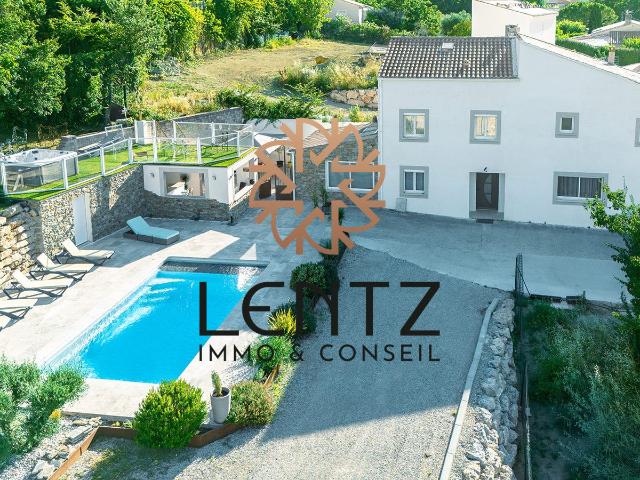 Maison 7 pièces 261 m²