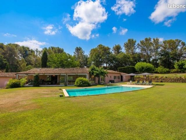 Maison 7 pièces 260 m²