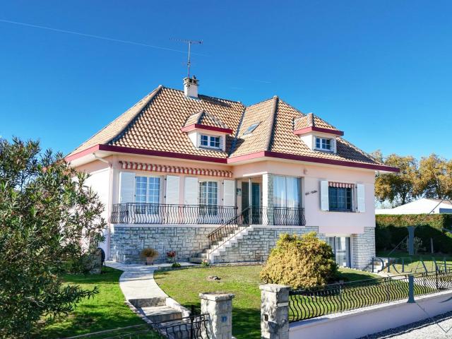 Maison 7 pièces 263 m²