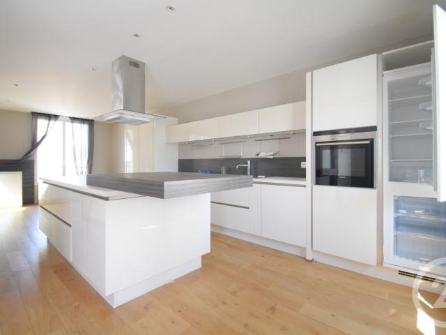 Maison 7 pièces 274 m²