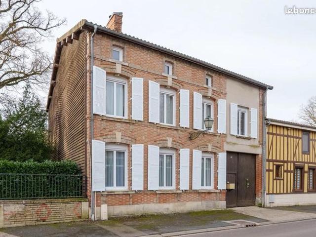 Maison 7 pièces 274 m²