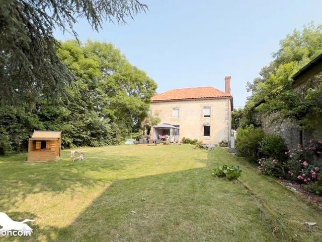 Maison 7 pièces 274 m²