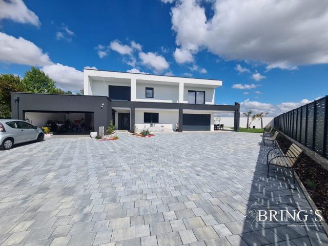 Maison 7 pièces 275 m²