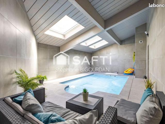 Maison 7 pièces 275 m²