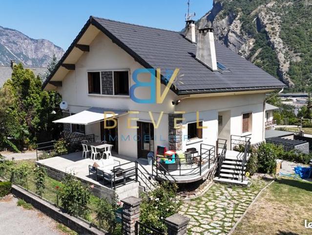 Maison 7 pièces 275 m²