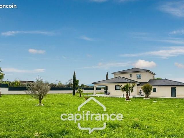 Maison 7 pièces 275 m²