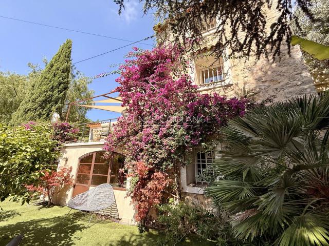 Maison 7 pièces 276 m²