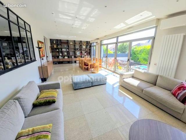 Maison 7 pièces 276 m²
