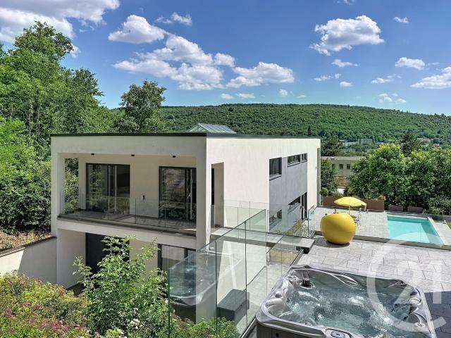 Maison 7 pièces 277 m²