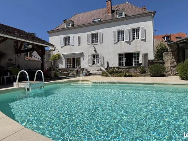Maison 7 pièces 277 m²