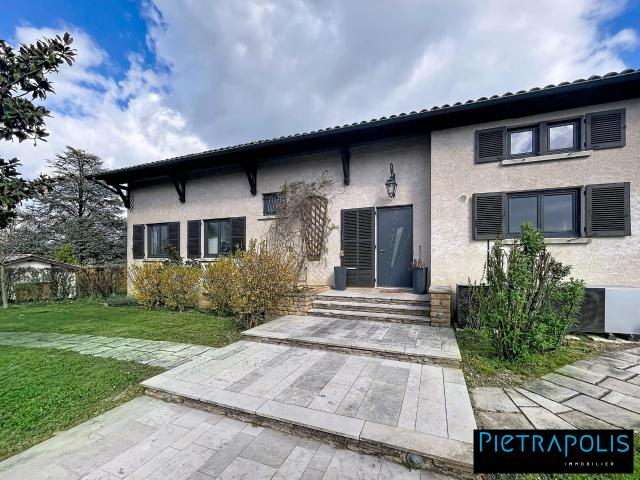 Maison 7 pièces 278 m²