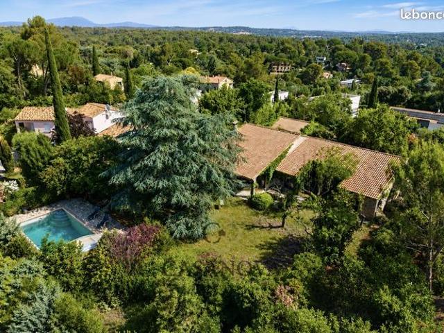 Maison 9 pièces 279 m²