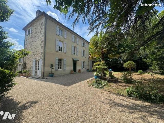 Maison 7 pièces 270 m²