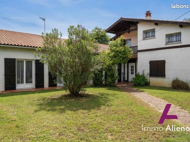Maison 7 pièces 270 m²
