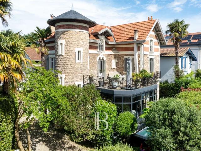 Maison 7 pièces 270 m²