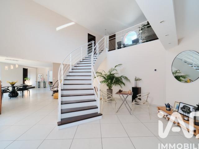Maison 7 pièces 241 m²