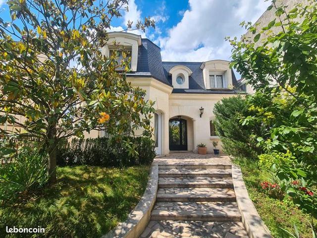 Maison 7 pièces 270 m²