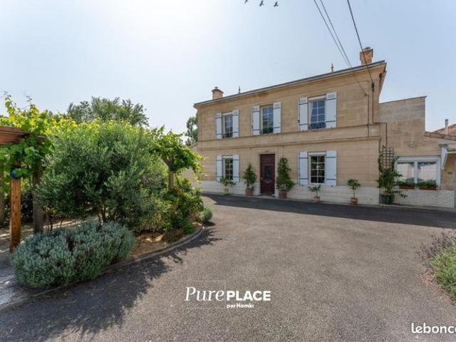 Maison 7 pièces 270 m²