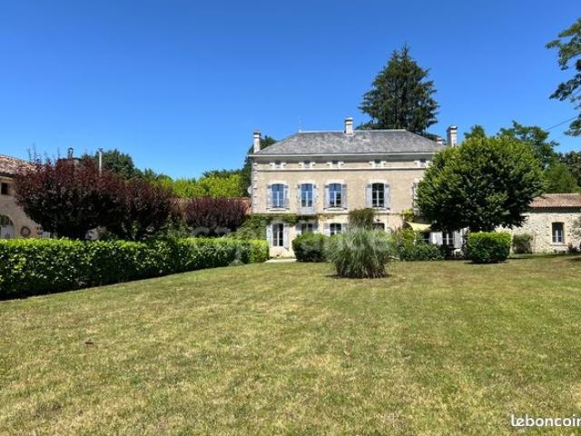 Maison 7 pièces 270 m²