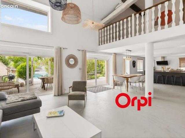 Maison 7 pièces 270 m²