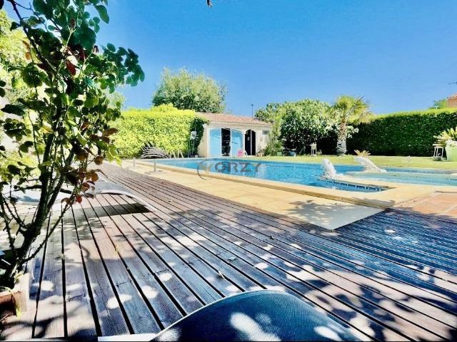 Maison 7 pièces 270 m²