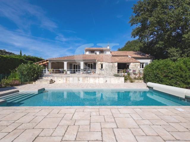Maison 7 pièces 270 m²