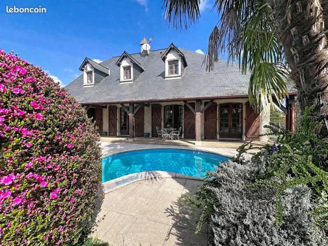 Maison 7 pièces 270 m²