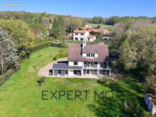 Maison 7 pièces 270 m²