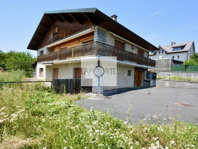 Maison 7 pièces 270 m²