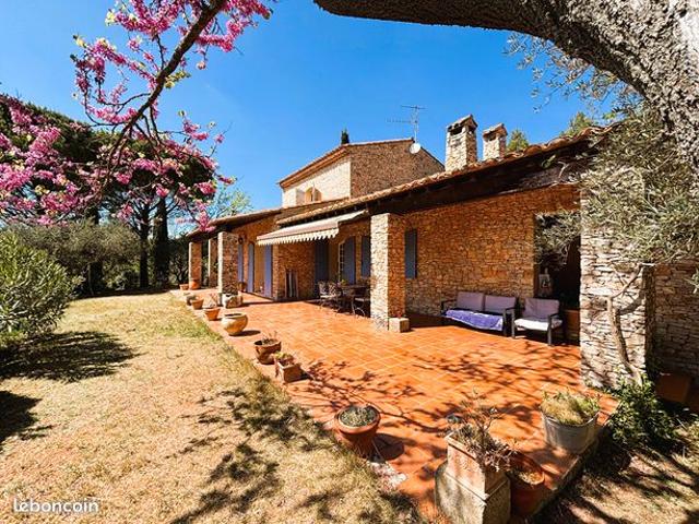 Maison 7 pièces 270 m²