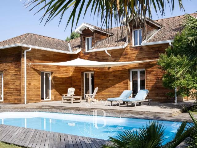 Maison 7 pièces 270 m²