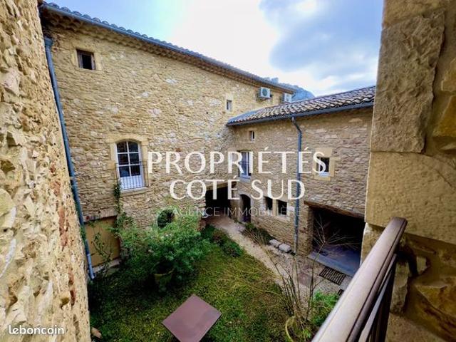 Maison 7 pièces 270 m²