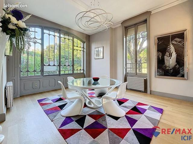 Maison 7 pièces 270 m²