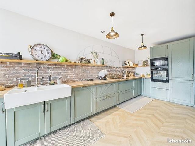 Maison 7 pièces 270 m²