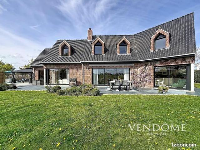 Maison 7 pièces 270 m²