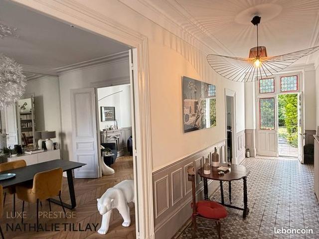Maison 7 pièces 270 m²