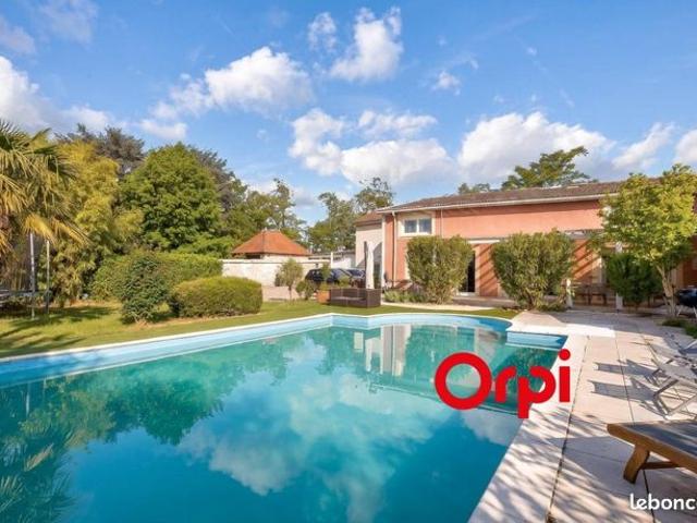 Maison 7 pièces 270 m²