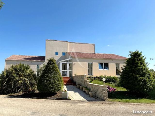 Maison 7 pièces 271 m²