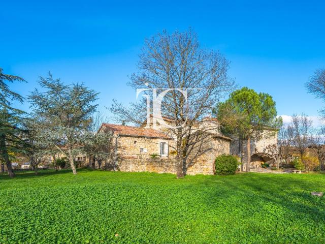 Maison 7 pièces 272 m²
