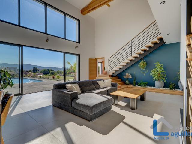 Maison 7 pièces 272 m²