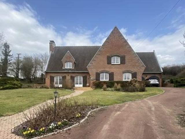 Maison 7 pièces 272 m²