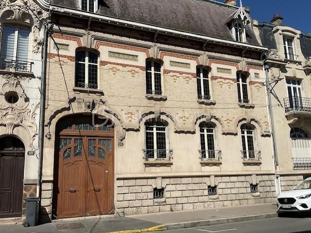 Maison 7 pièces 284 m²