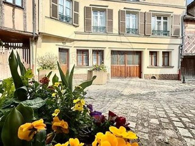 Maison 7 pièces 284 m²
