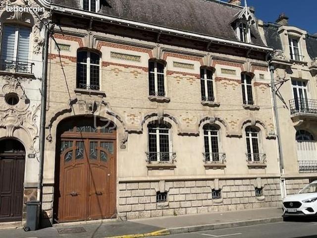 Maison 7 pièces 284 m²