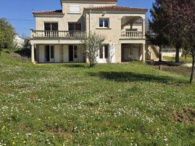 Maison 7 pièces 284 m²