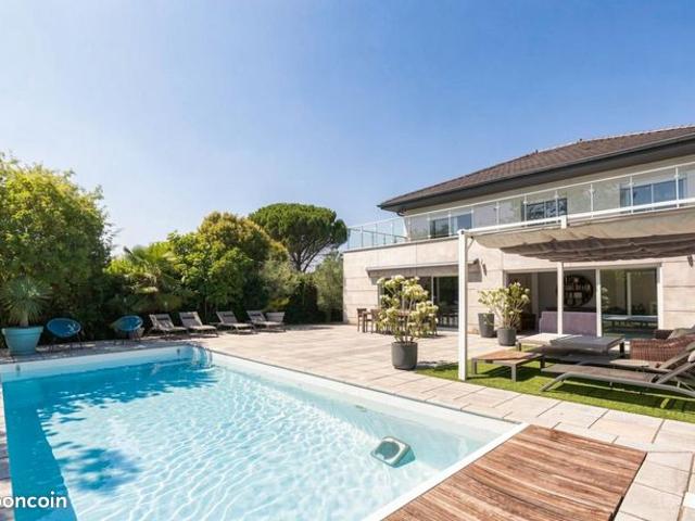 Maison 7 pièces 285 m²