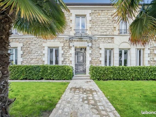 Maison 7 pièces 285 m²